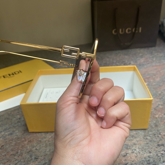 Fendi Baguette gold FF pattern sunglasses - worn twice in New Condition - Picture 7 of 14